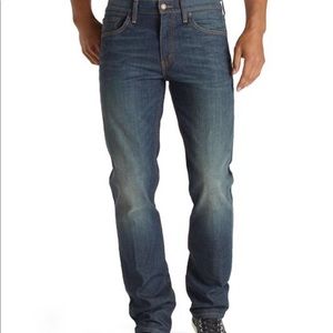 Levi’s 514 Straight Fit Jeans